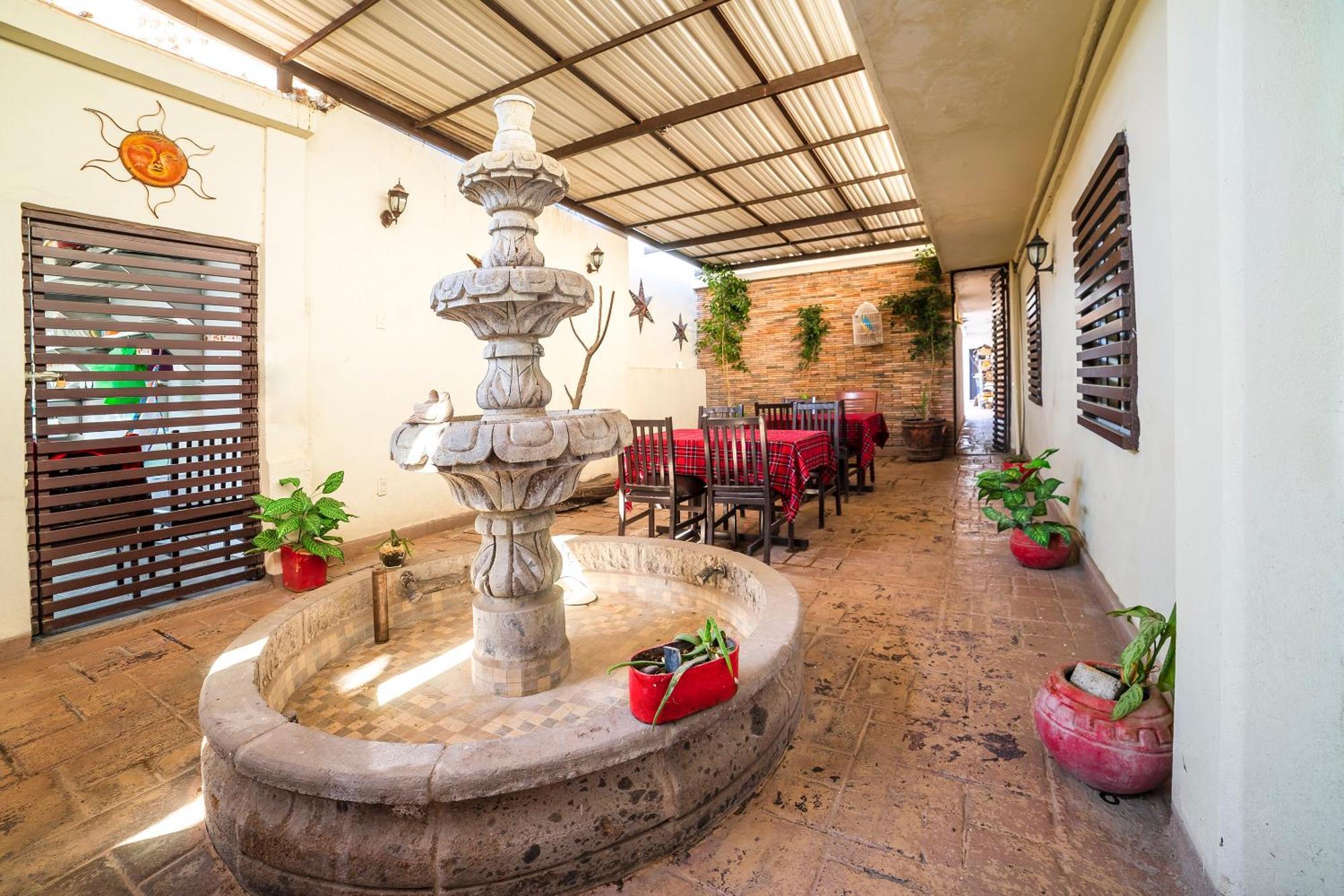 Capital O Hotel Casa Blanca セラヤ エクステリア 写真