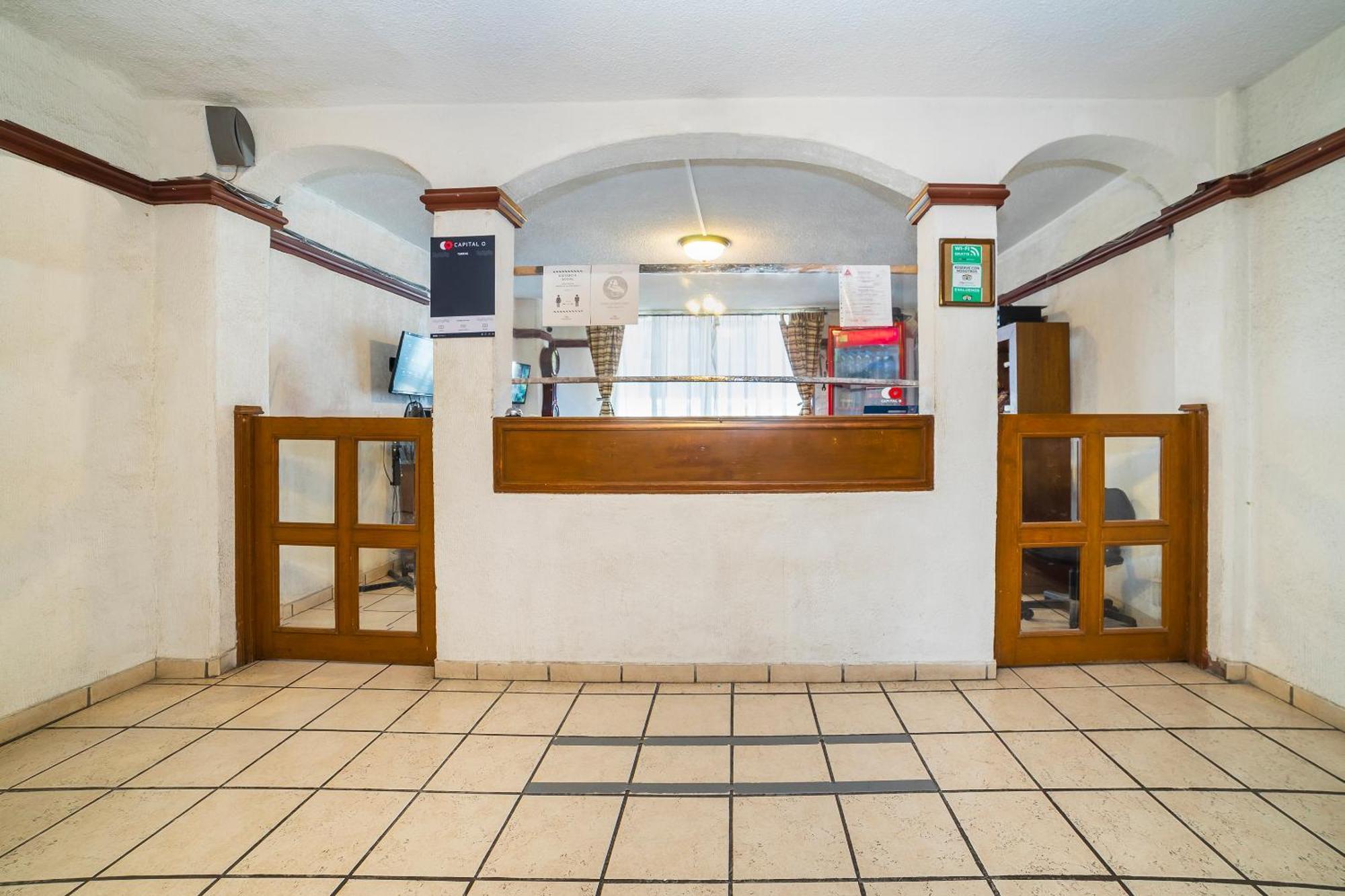 Capital O Hotel Casa Blanca セラヤ エクステリア 写真